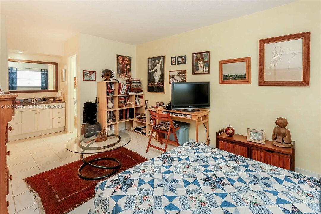 На продажу: $199,999 (2 спален, 2 ванн, 1050 Квадратных фут)