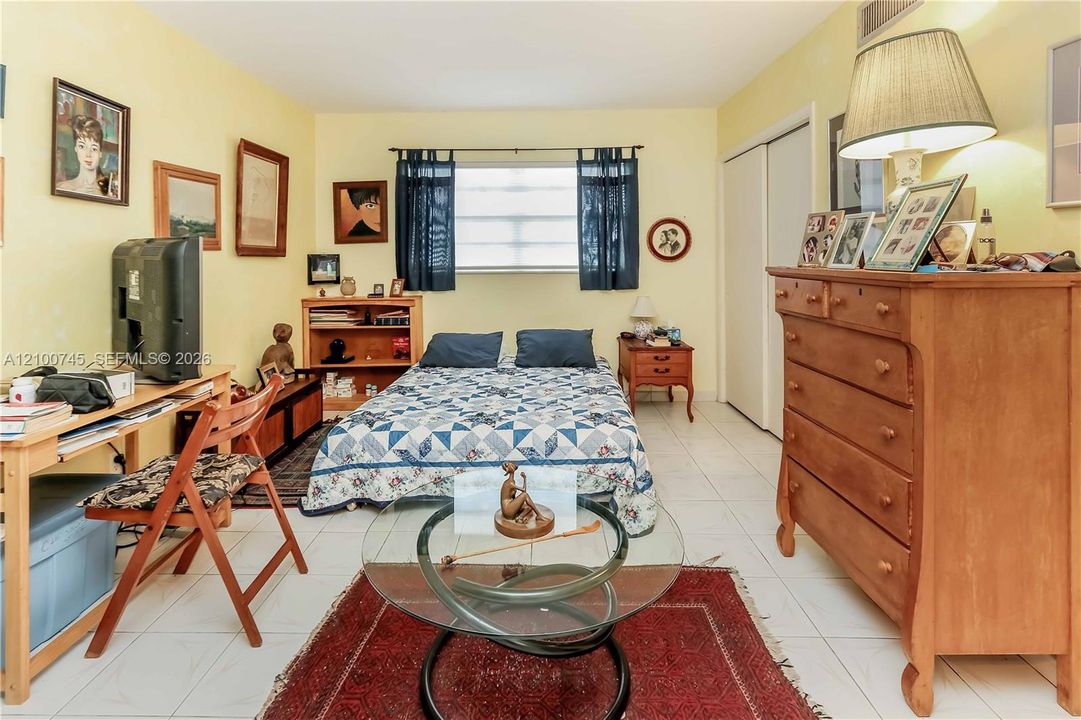 На продажу: $199,999 (2 спален, 2 ванн, 1050 Квадратных фут)