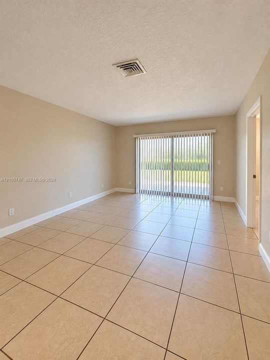 For Sale: $209,900 (2 beds, 2 baths, 1055 Square Feet)