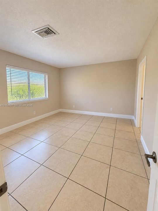 For Sale: $209,900 (2 beds, 2 baths, 1055 Square Feet)