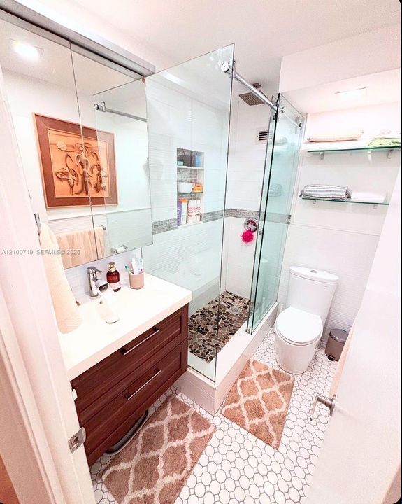 En Venta: $420,000 (2 camas, 2 baños, 890 Pies cuadrados)