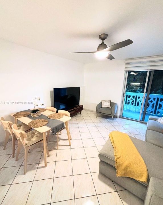 En Venta: $420,000 (2 camas, 2 baños, 890 Pies cuadrados)