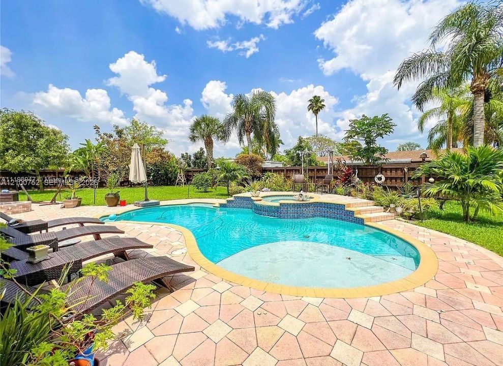 For Sale: $676,400 (3 beds, 2 baths, 1532 Square Feet)