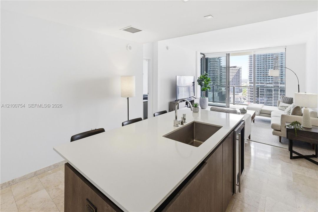 For Sale: $575,000 (1 beds, 1 baths, 810 Square Feet)