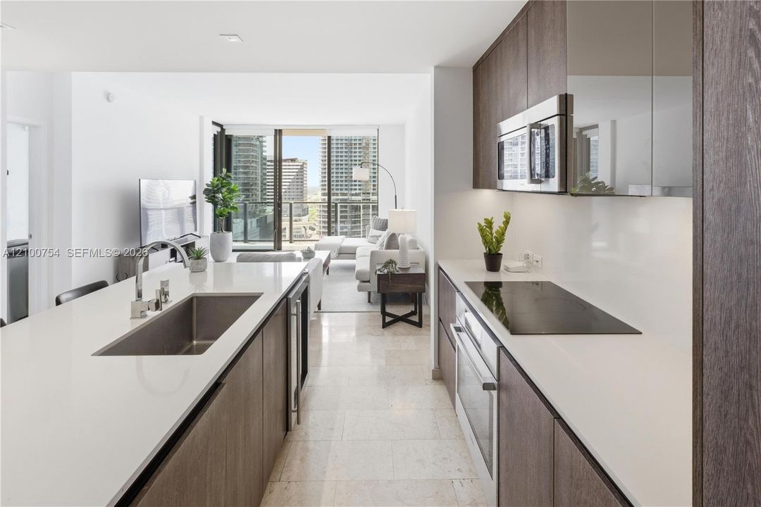 For Sale: $575,000 (1 beds, 1 baths, 810 Square Feet)