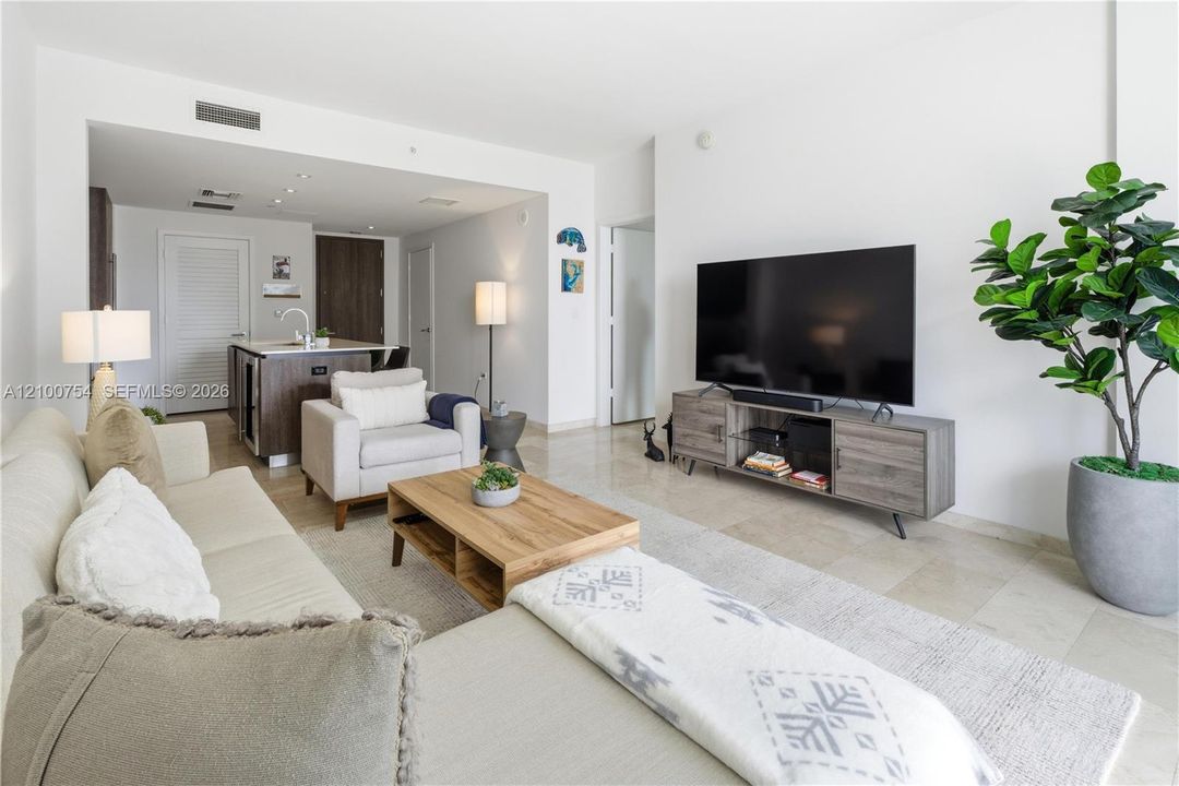For Sale: $575,000 (1 beds, 1 baths, 810 Square Feet)