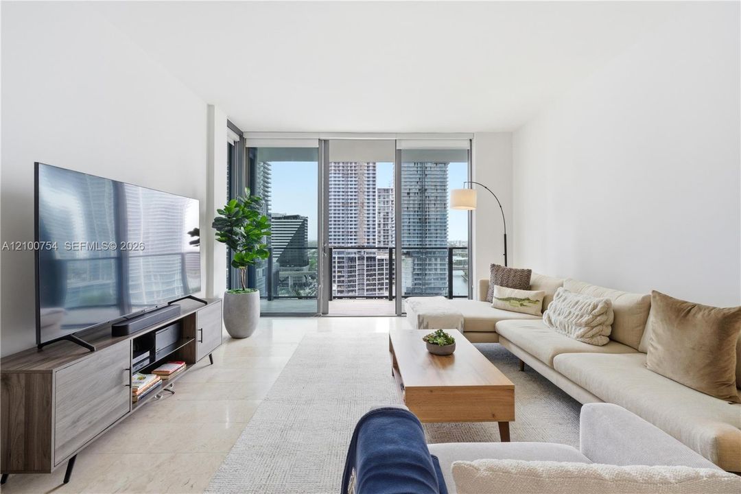 For Sale: $575,000 (1 beds, 1 baths, 810 Square Feet)