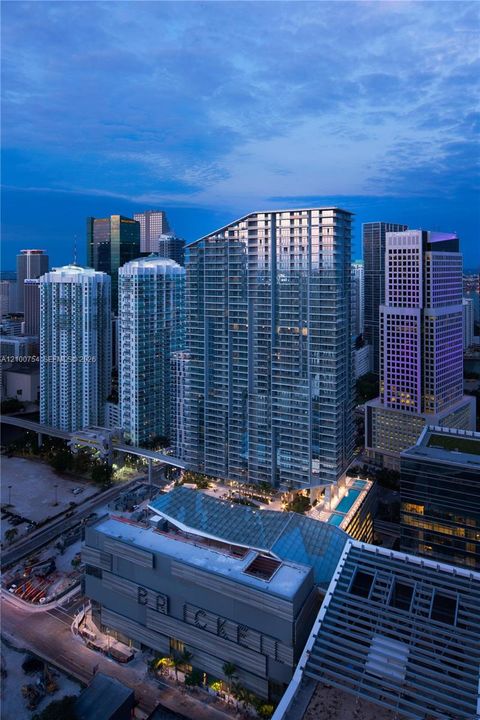 For Sale: $575,000 (1 beds, 1 baths, 810 Square Feet)