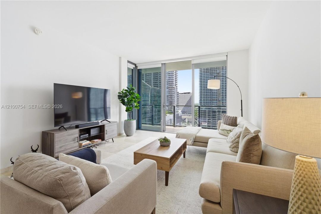 For Sale: $575,000 (1 beds, 1 baths, 810 Square Feet)