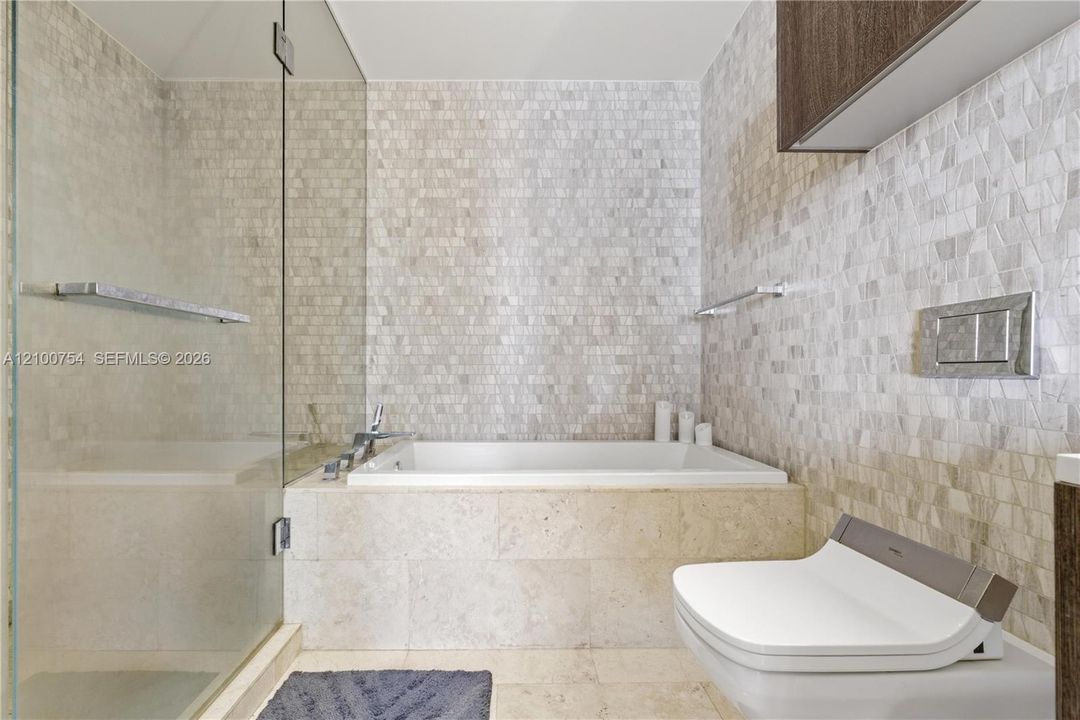 For Sale: $575,000 (1 beds, 1 baths, 810 Square Feet)