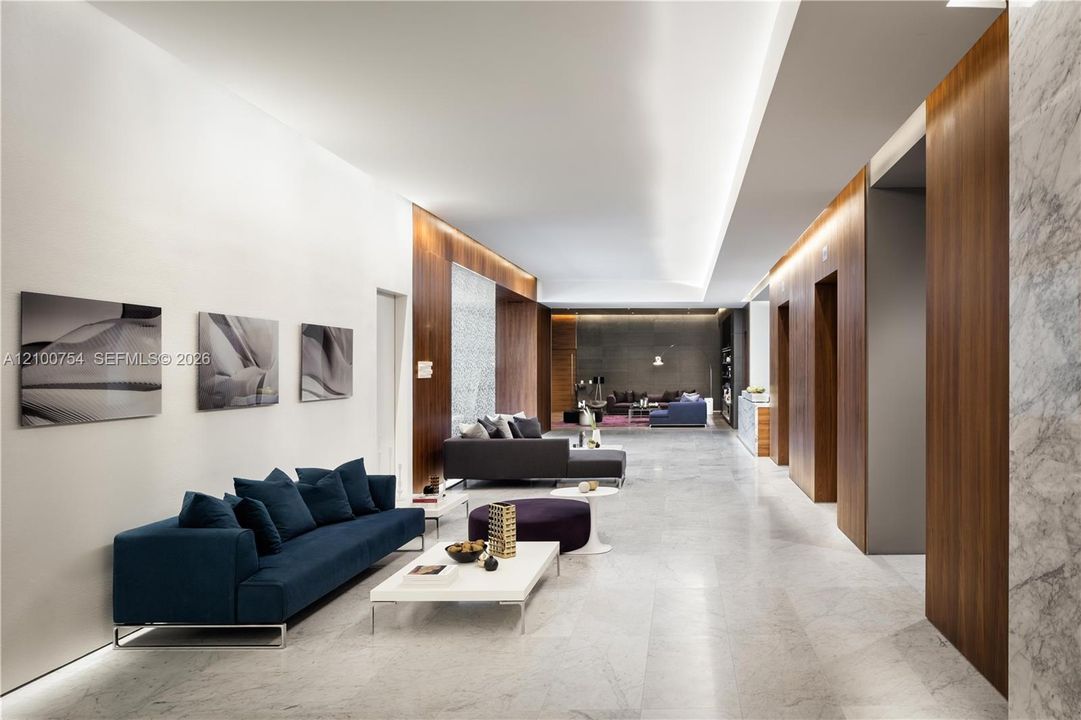 For Sale: $575,000 (1 beds, 1 baths, 810 Square Feet)