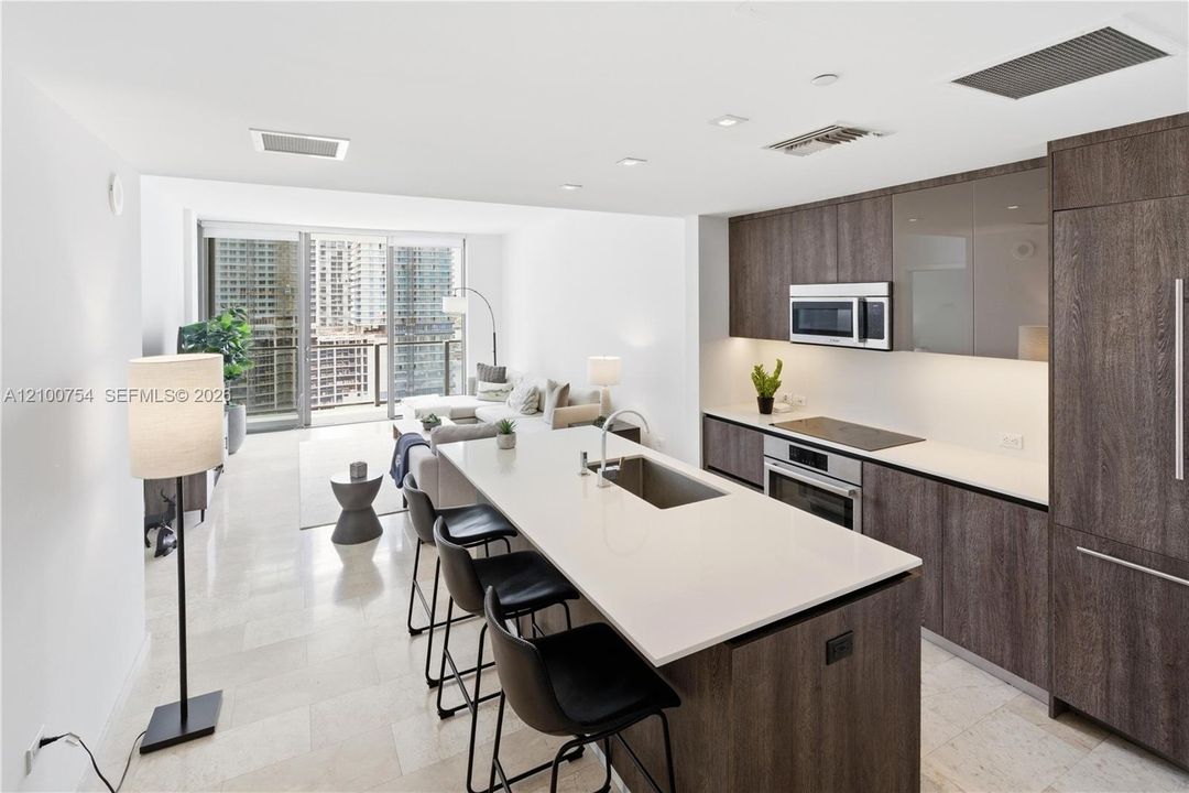 For Sale: $575,000 (1 beds, 1 baths, 810 Square Feet)