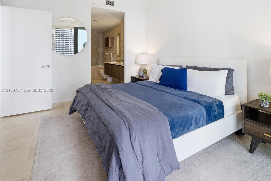 For Sale: $575,000 (1 beds, 1 baths, 810 Square Feet)