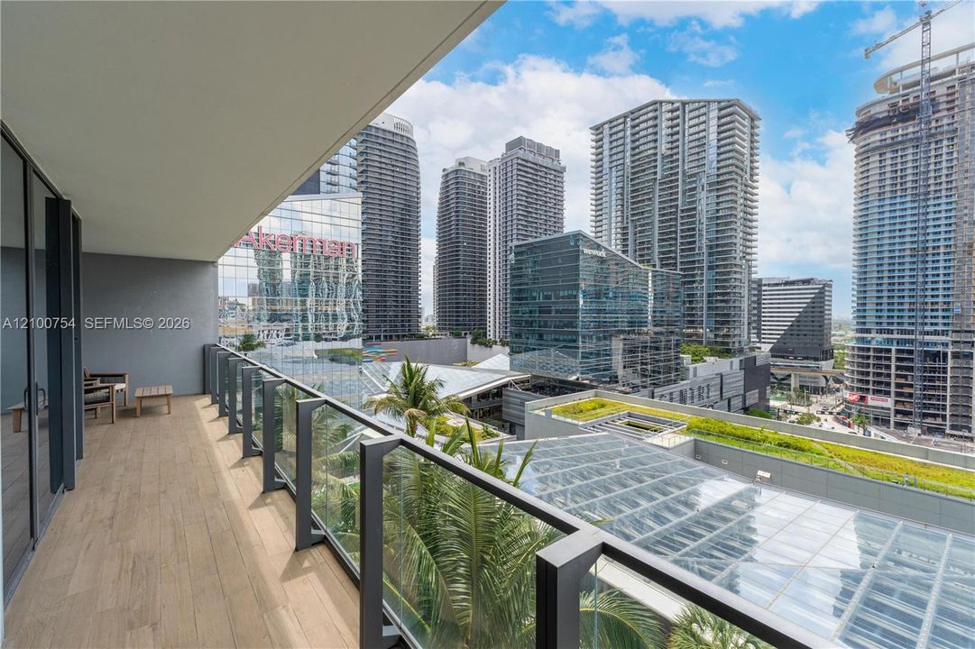 For Sale: $575,000 (1 beds, 1 baths, 810 Square Feet)