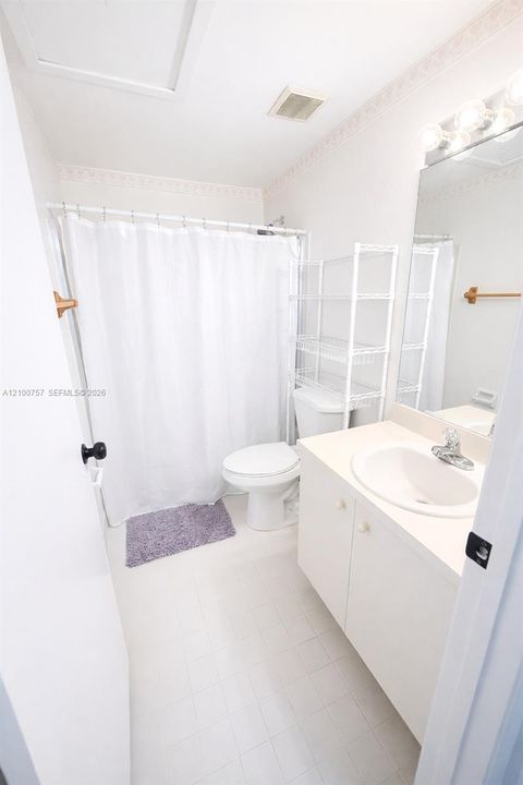 На продажу: $369,000 (2 спален, 2 ванн, 1328 Квадратных фут)