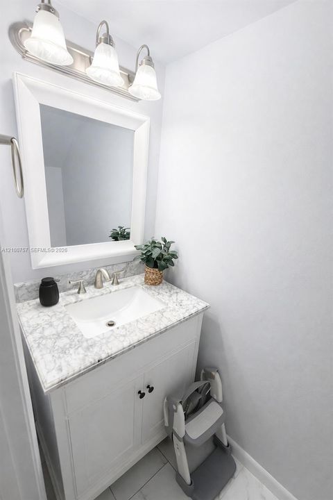 На продажу: $369,000 (2 спален, 2 ванн, 1328 Квадратных фут)