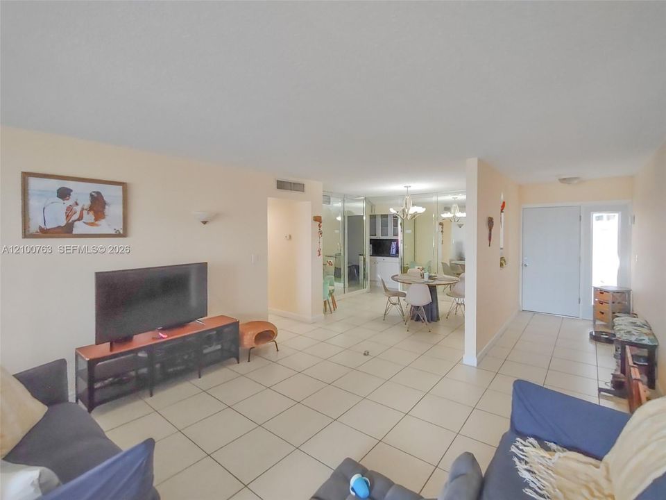 En Renta: $2,597 (3 camas, 2 baños, 1633 Pies cuadrados)