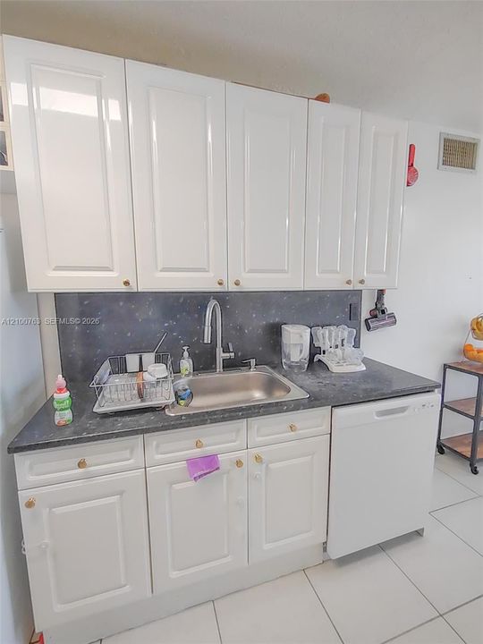 En Renta: $2,597 (3 camas, 2 baños, 1633 Pies cuadrados)