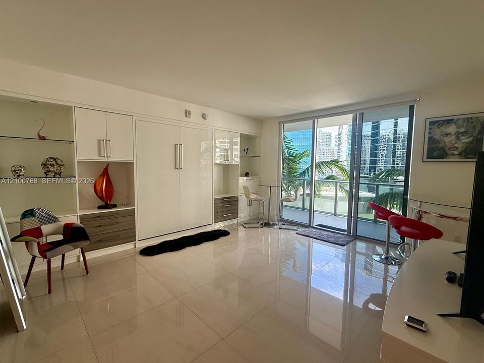 For Rent: $2,950 (0 beds, 1 baths, 420 Square Feet)