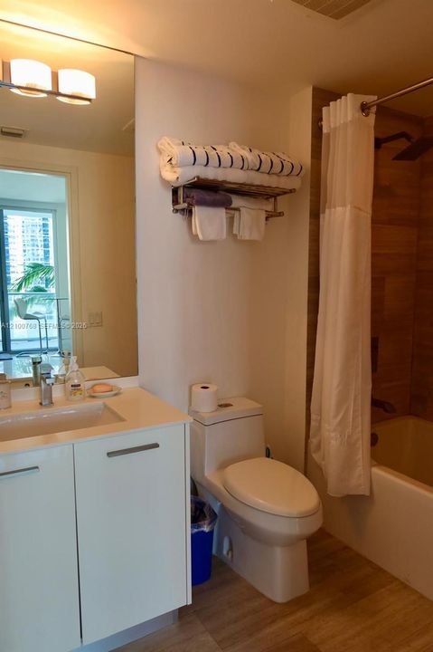 For Rent: $2,950 (0 beds, 1 baths, 420 Square Feet)