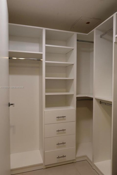 For Rent: $2,950 (0 beds, 1 baths, 420 Square Feet)