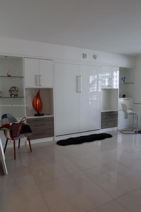 For Rent: $2,950 (0 beds, 1 baths, 420 Square Feet)