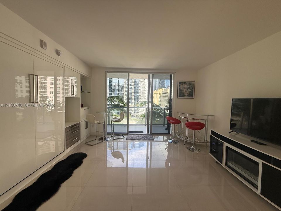 For Rent: $2,950 (0 beds, 1 baths, 420 Square Feet)