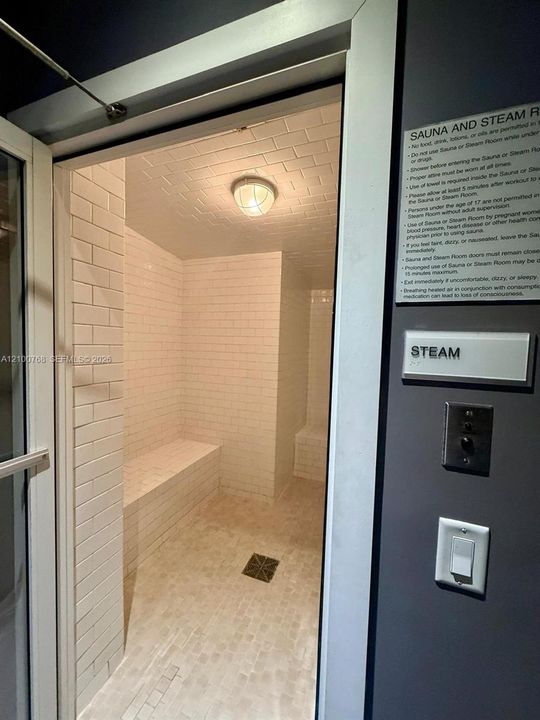 For Rent: $2,950 (0 beds, 1 baths, 420 Square Feet)