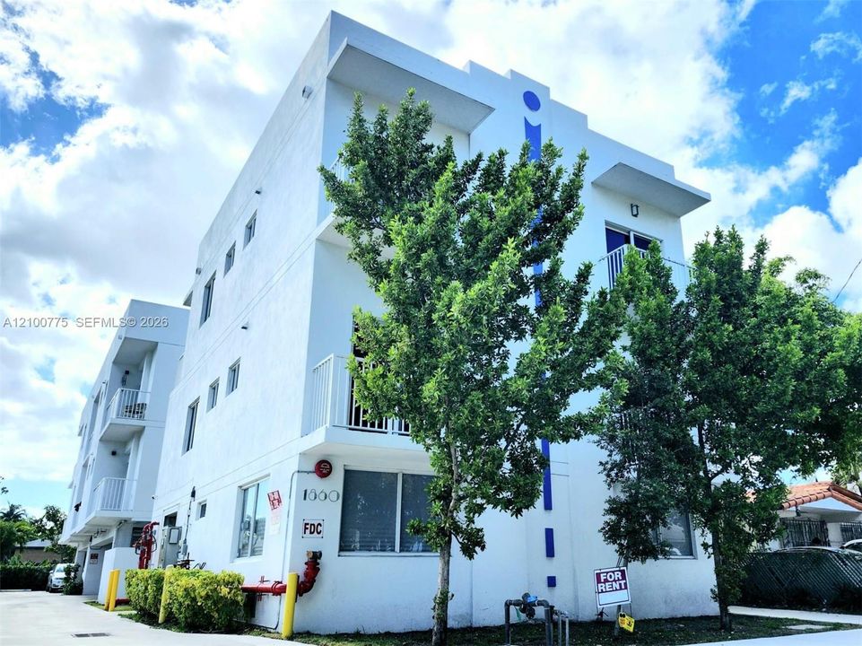 En Renta: $3,095 (3 camas, 2 baños, 11077 Pies cuadrados)