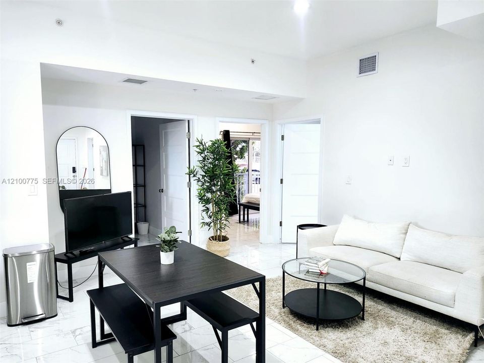 En Renta: $3,095 (3 camas, 2 baños, 11077 Pies cuadrados)