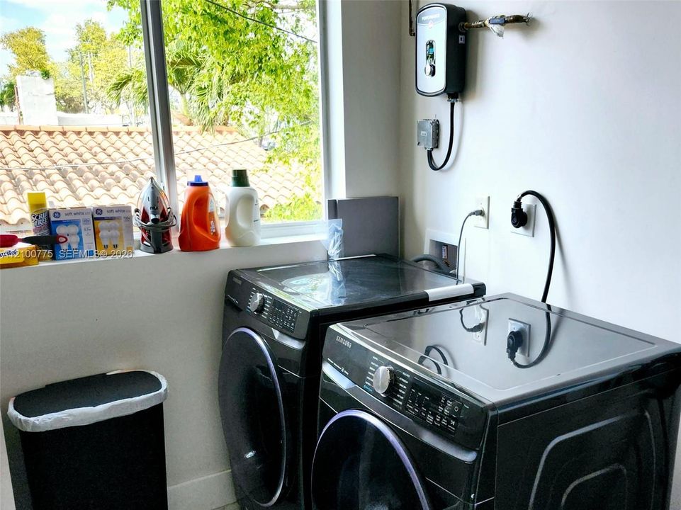 En Renta: $3,095 (3 camas, 2 baños, 11077 Pies cuadrados)