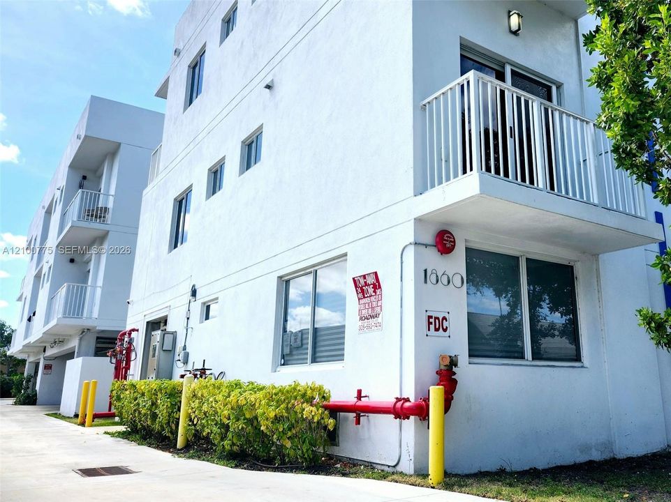 En Renta: $3,095 (3 camas, 2 baños, 11077 Pies cuadrados)
