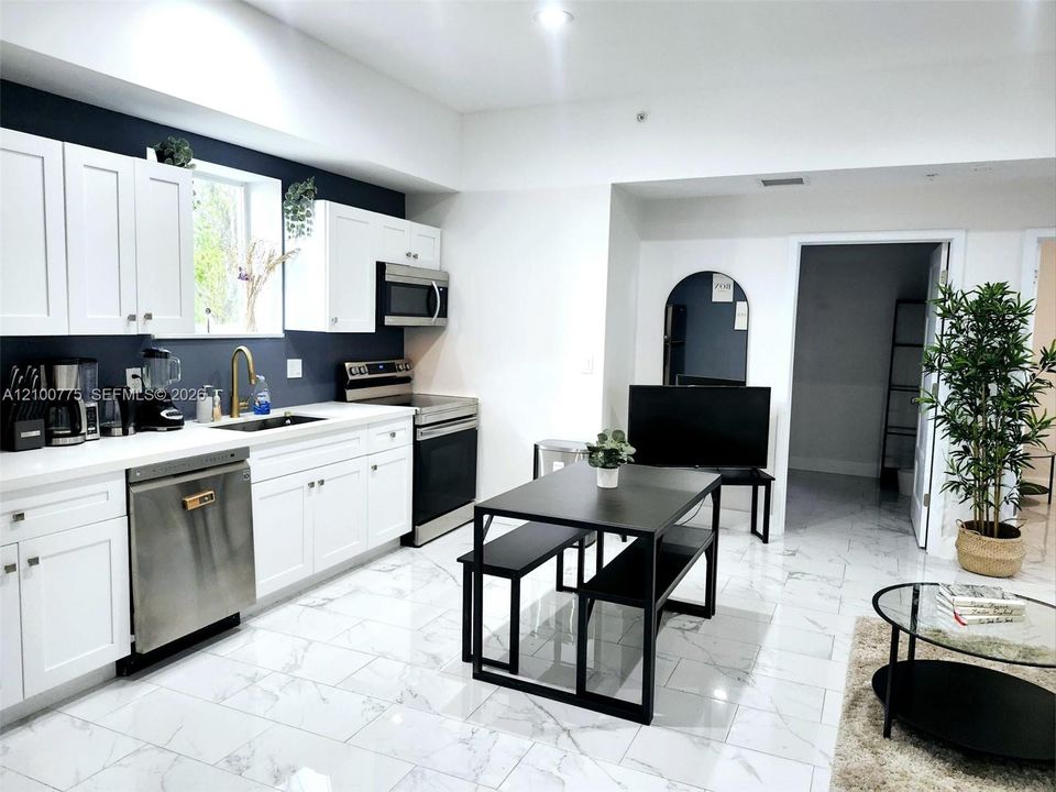 En Renta: $3,095 (3 camas, 2 baños, 11077 Pies cuadrados)