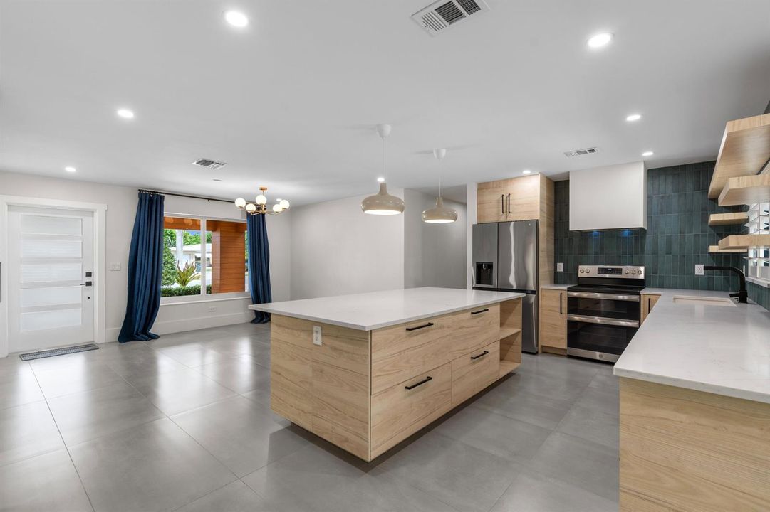 450 NE 5TH Circle
