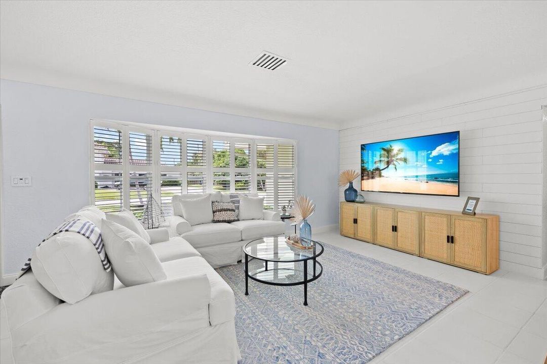 Living Room | West-Facing Bay Window