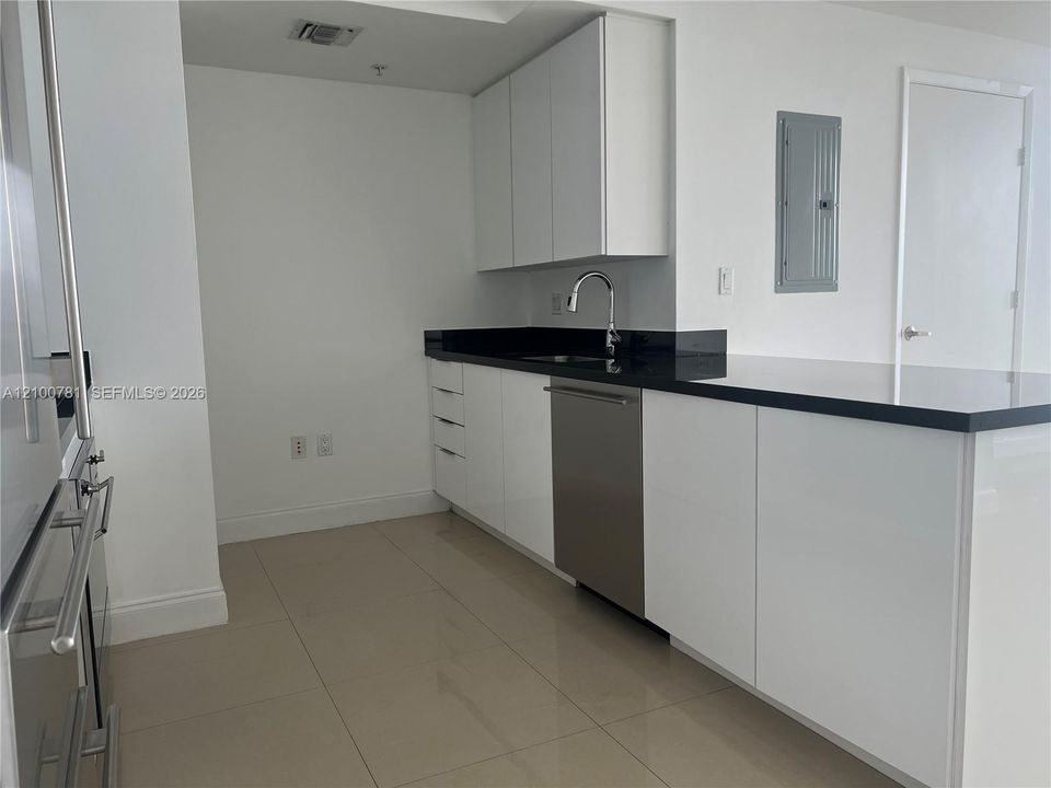 For Rent: $4,100 (2 beds, 2 baths, 1110 Square Feet)