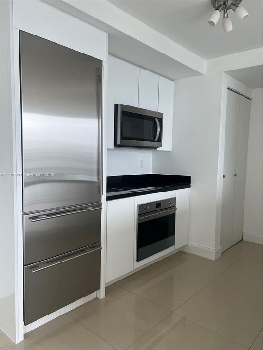 For Rent: $4,100 (2 beds, 2 baths, 1110 Square Feet)
