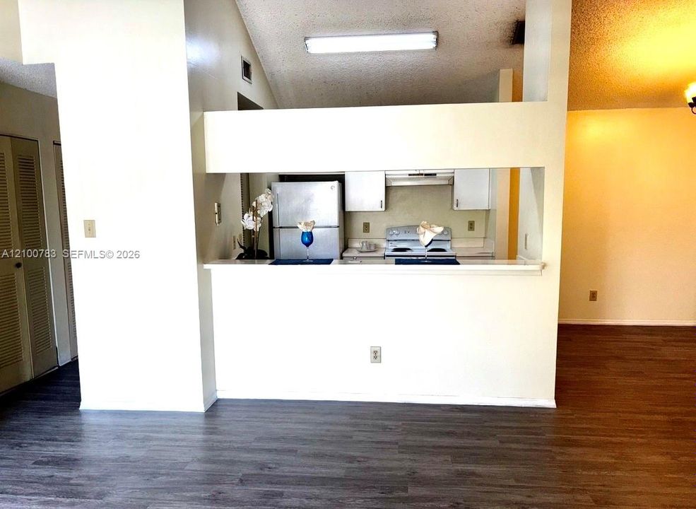 В аренду: $2,195 (2 спален, 2 ванн, 1075 Квадратных фут)