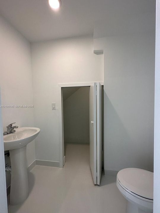 For Rent: $3,900 (4 beds, 3 baths, 2254 Square Feet)