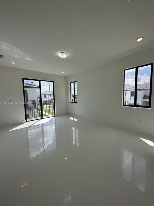 For Rent: $3,900 (4 beds, 3 baths, 2254 Square Feet)