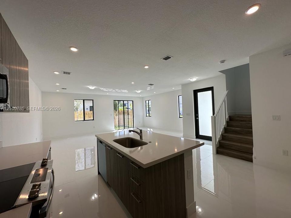 For Rent: $3,900 (4 beds, 3 baths, 2254 Square Feet)