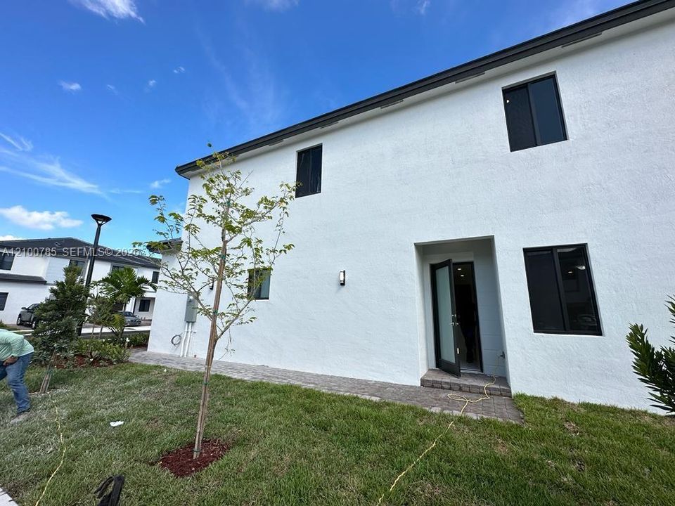For Rent: $3,900 (4 beds, 3 baths, 2254 Square Feet)
