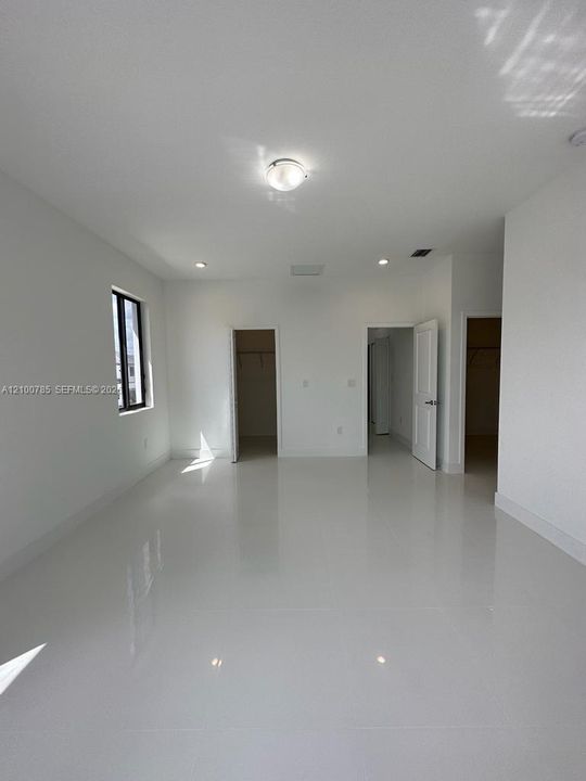 For Rent: $3,900 (4 beds, 3 baths, 2254 Square Feet)