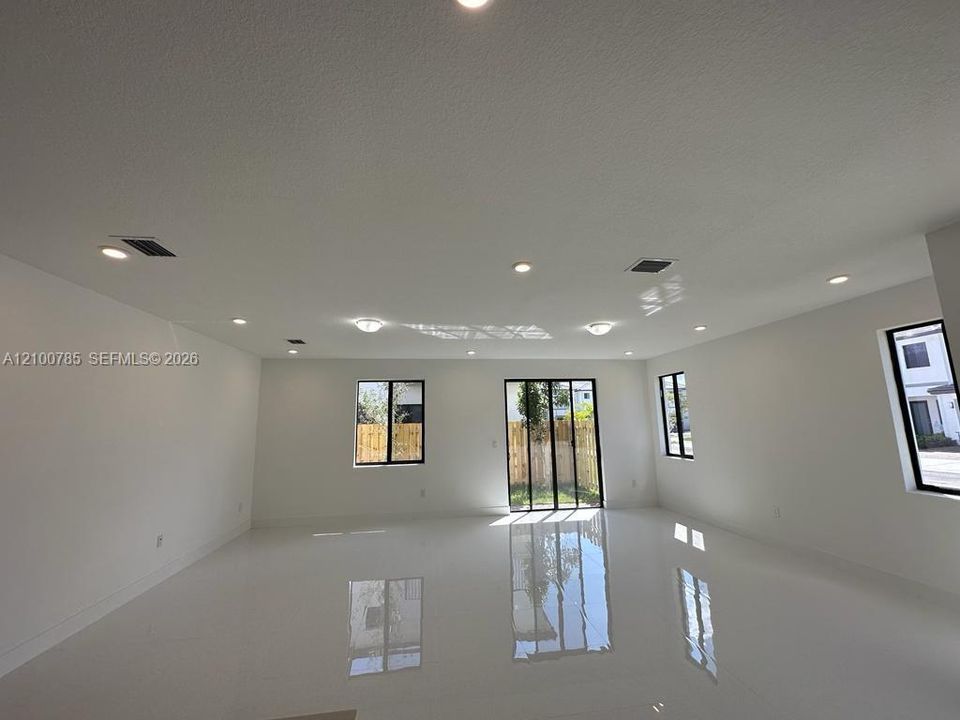 For Rent: $3,900 (4 beds, 3 baths, 2254 Square Feet)