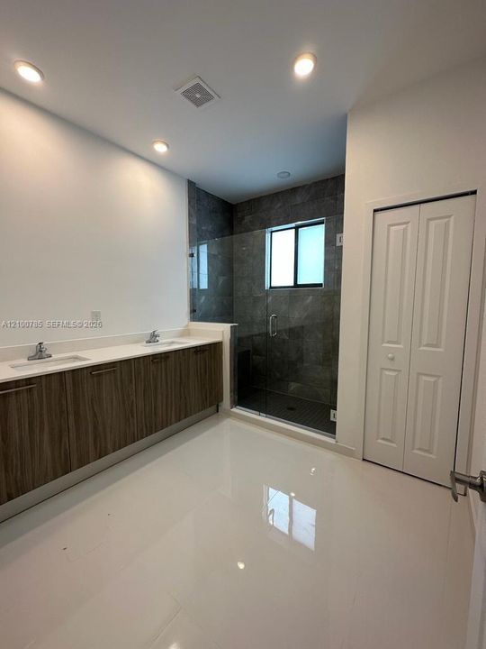 For Rent: $3,900 (4 beds, 3 baths, 2254 Square Feet)