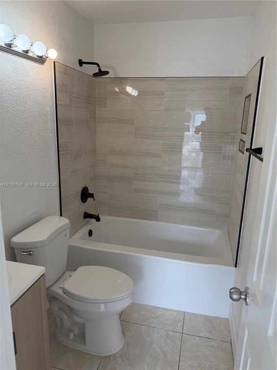 В аренду: $2,000 (2 спален, 1 ванн, 1706 Квадратных фут)
