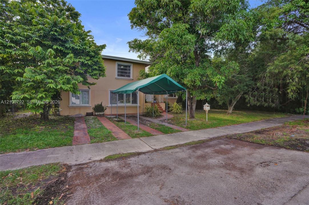 En Venta: $849,900 (6 camas, 4 baños, 2382 Pies cuadrados)