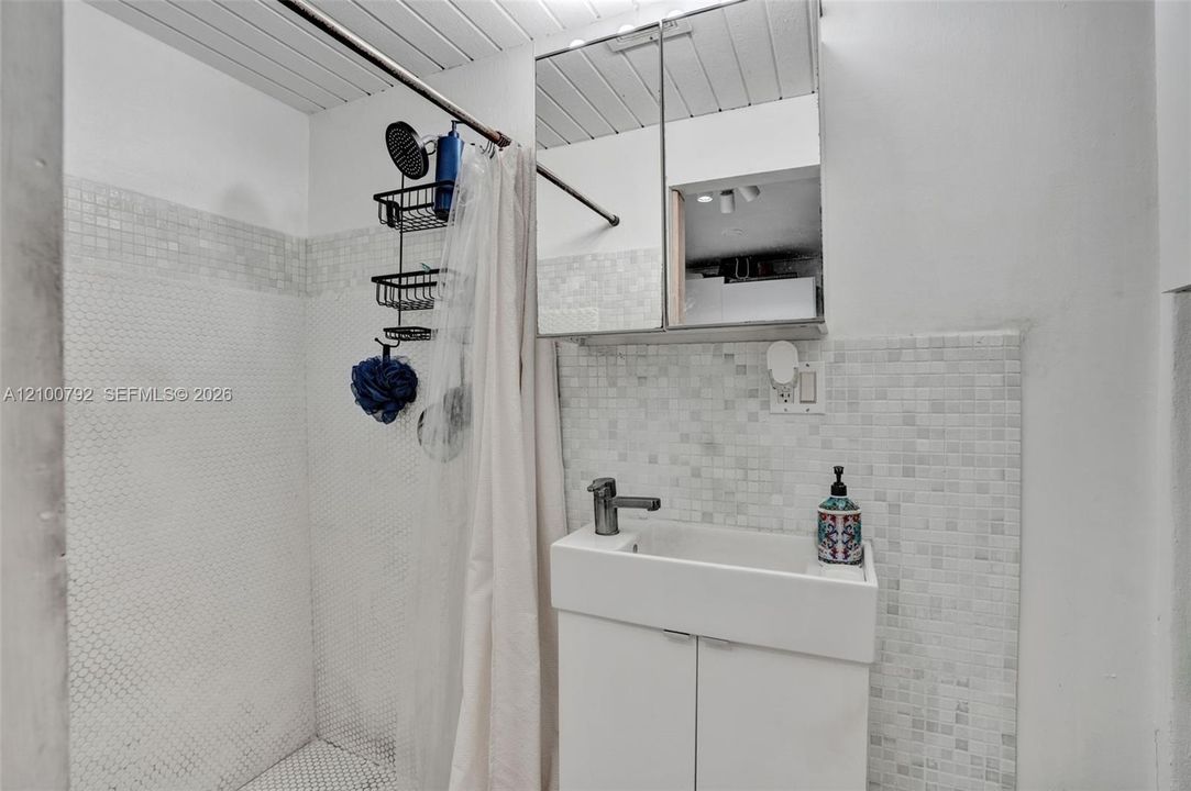 En Venta: $849,900 (6 camas, 4 baños, 2382 Pies cuadrados)