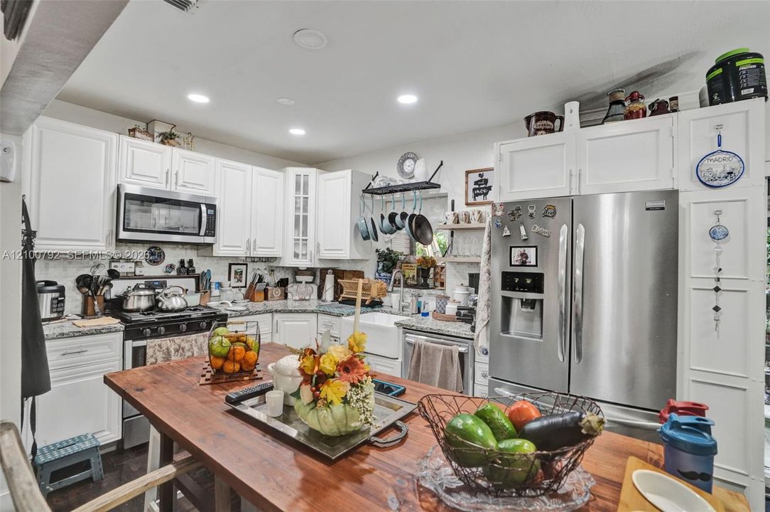 En Venta: $849,900 (6 camas, 4 baños, 2382 Pies cuadrados)
