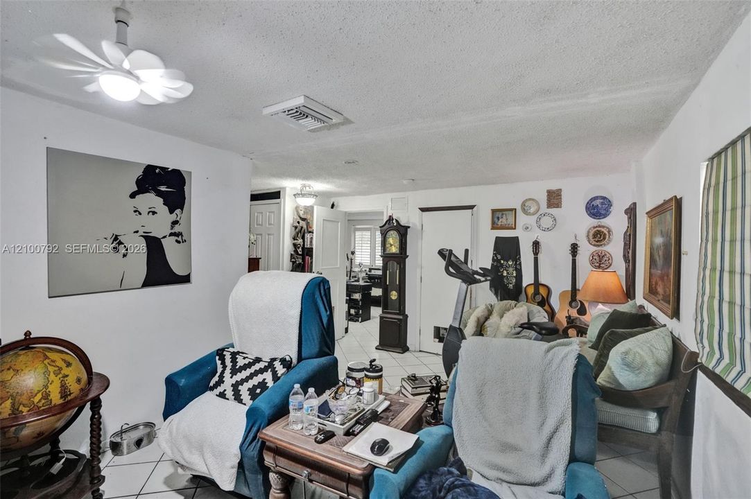 En Venta: $849,900 (6 camas, 4 baños, 2382 Pies cuadrados)